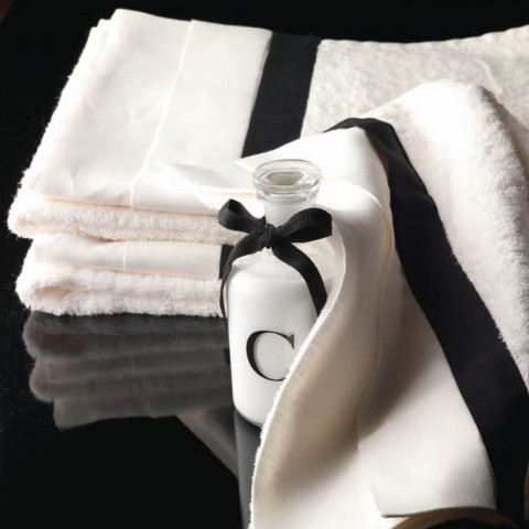Set asciugamani in spugna "Vanity" ivory black di Devon&Devon